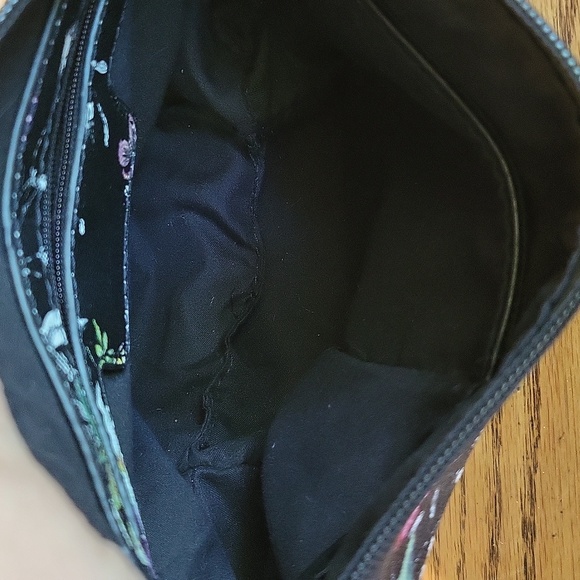 Black Floral Crossbody Bag with Zippered Closure - Picture 4 of 5